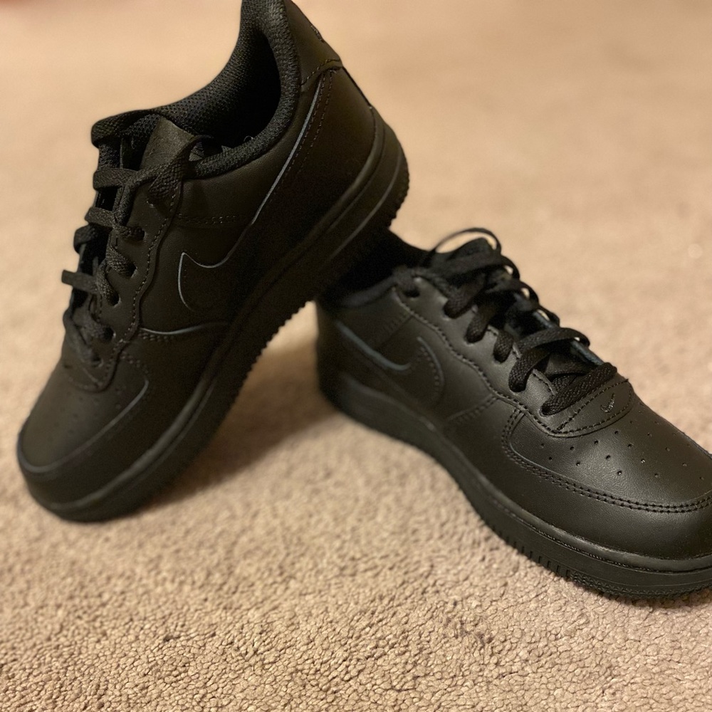 BIG KIDS' NIKE AIR FORCE 1 LOW CASUAL SHOES